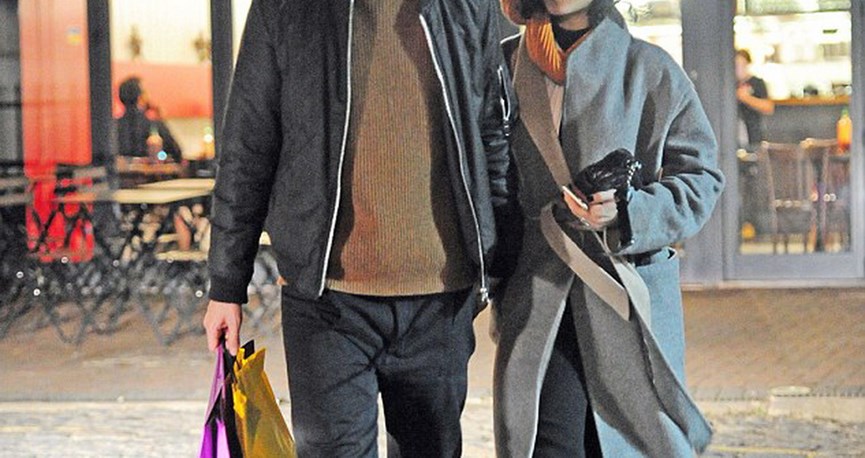 Ο Robert Pattinson  με τη σύντροφό του, FKA Twigs