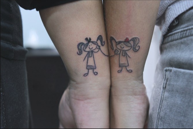 Μαίρη Συνατσάκη και Αλίκη: Το ίδιο tattoo στους καρπούς των χεριών