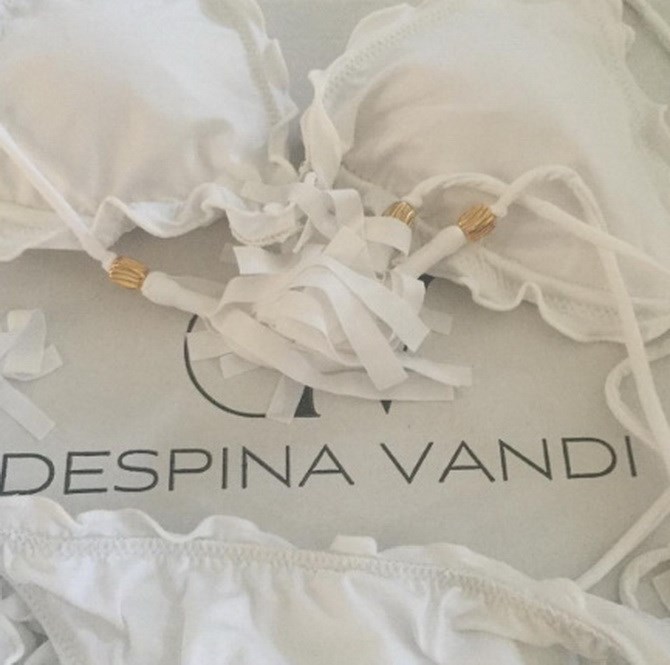 Δέσποινα Βανδή: Δείτε το sexy bikini που έκανε δώρο στην Χριστίνα Παππά!