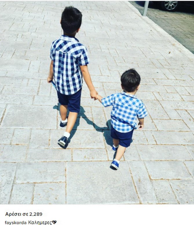 Φαίη Σκορδά: Οι διακοπές άρχισαν και φωτογραφίζει τους γιους της