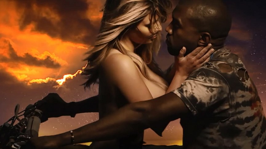 Η Kim Kardashian ολόγυμνη αγκαλιά με τον Kanye West στο νέο του video clip